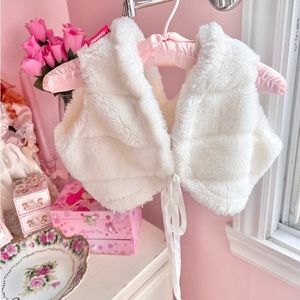 Rare vintage Bratz brand white sherpa fur shawl